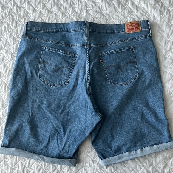 Levi’s Classic Women’s Plus Size Bermuda Shorts 24W - Picture 2 of 4